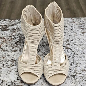 Jennifer Lopez tan heels